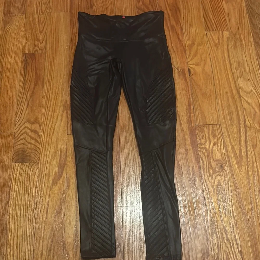 Spanx Black Faux Leather Leggings Size Medium - Picture 1 of 3